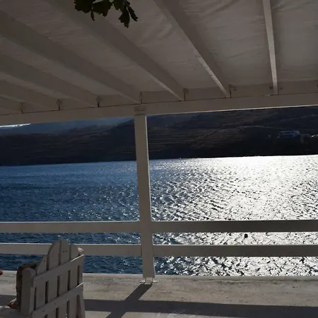 Captain Koni Сasa de vacaciones Kithnos