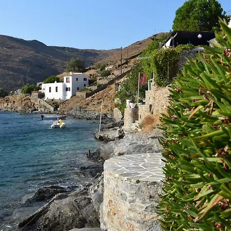 Captain Koni Сasa de vacaciones Kithnos