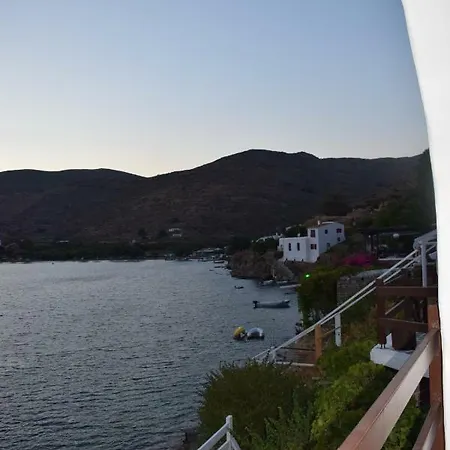 Captain Koni Сasa de vacaciones Kithnos
