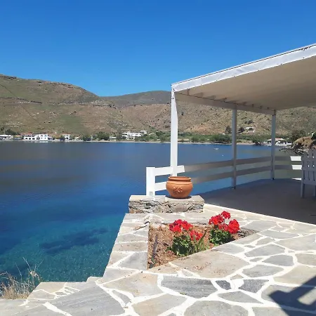 Captain Koni Сasa de vacaciones Kithnos